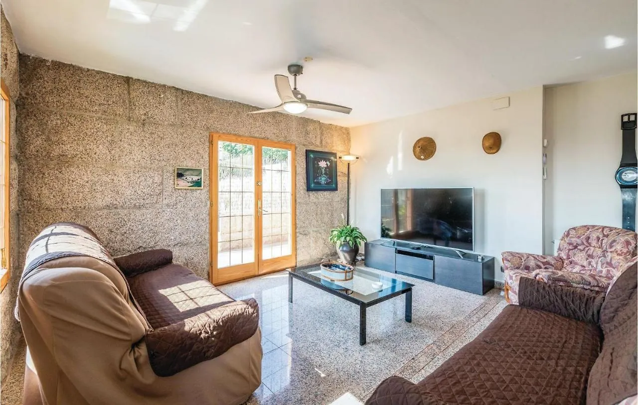 Nice Home In Alella With Outdoor Swimming Pool بيت للعطل